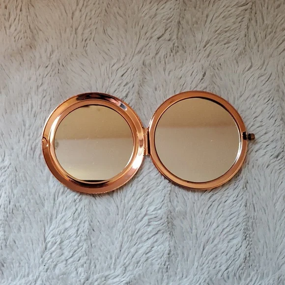 Round Compact Mirror Gold Tone - Picture 2 of 4